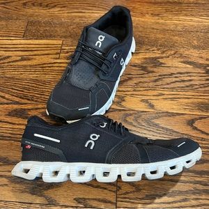 On Running | On Cloud Woman’s Cloud 5 Sneakers